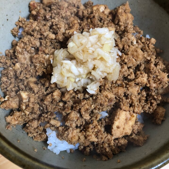 映えないけどヘルシー!豆腐そぼろ丼